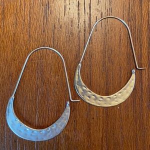 Oval hoop earrings